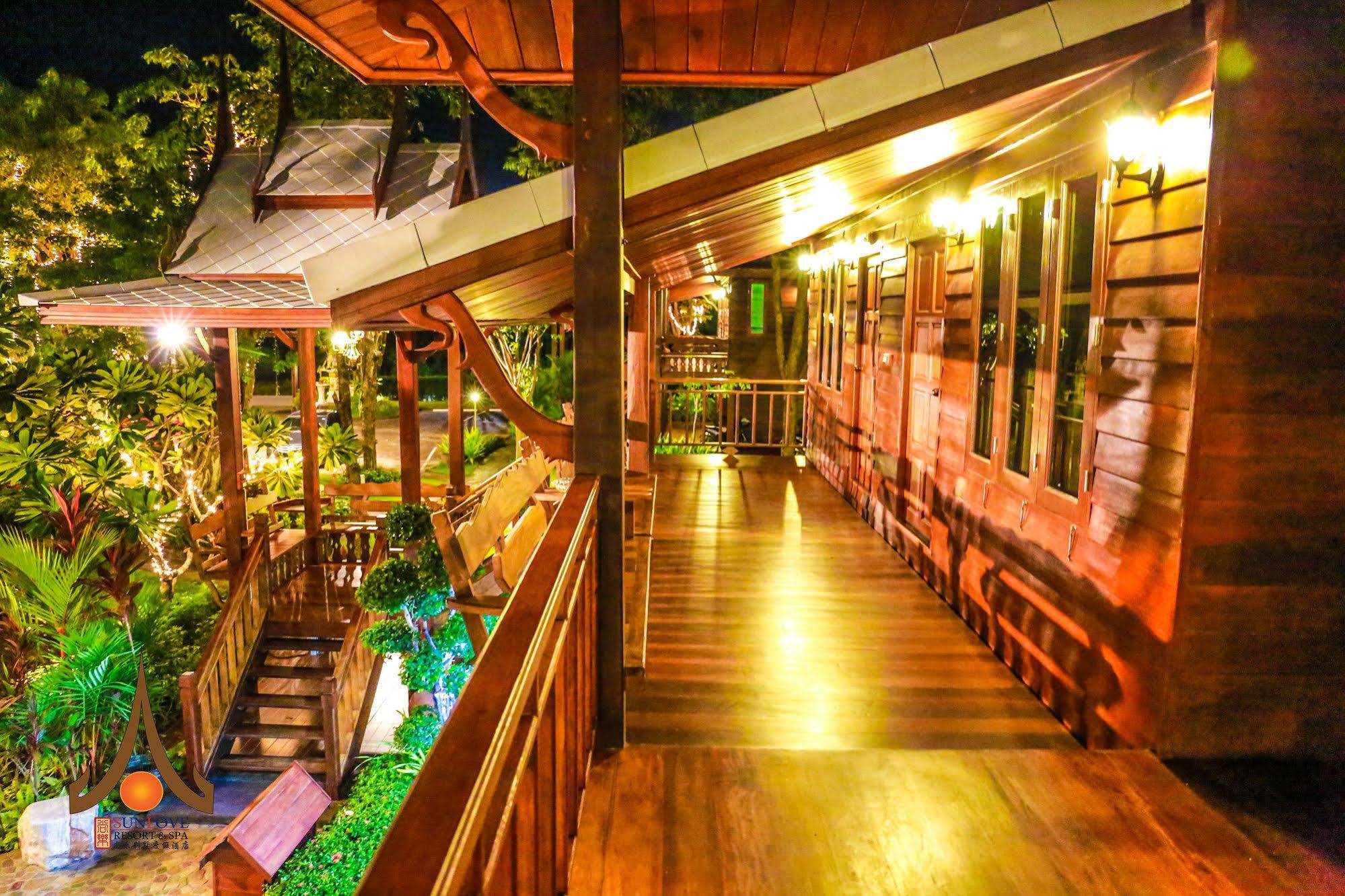 Sunlove Resort And Spa - Grand View Nakhon Pathom Dış mekan fotoğraf